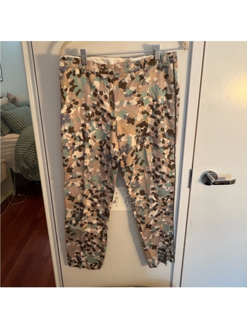 Tory Burch Camo Print Straight Leg Cropped Pants | Size 4 | Like New